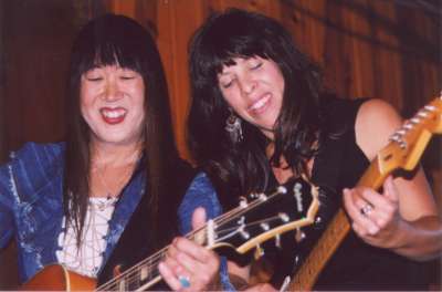 Veronica Lake - guitar, vocals & Gabriella Sweet - guitar, vocals, photo by Tom Asp, GTCBMS